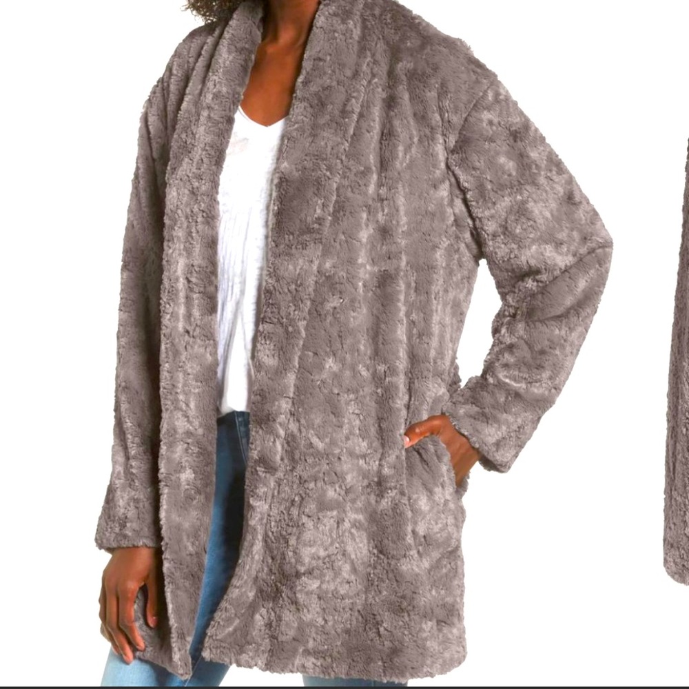 ASTR The Label Women’s Skylar Faux Fur Jacket Size M